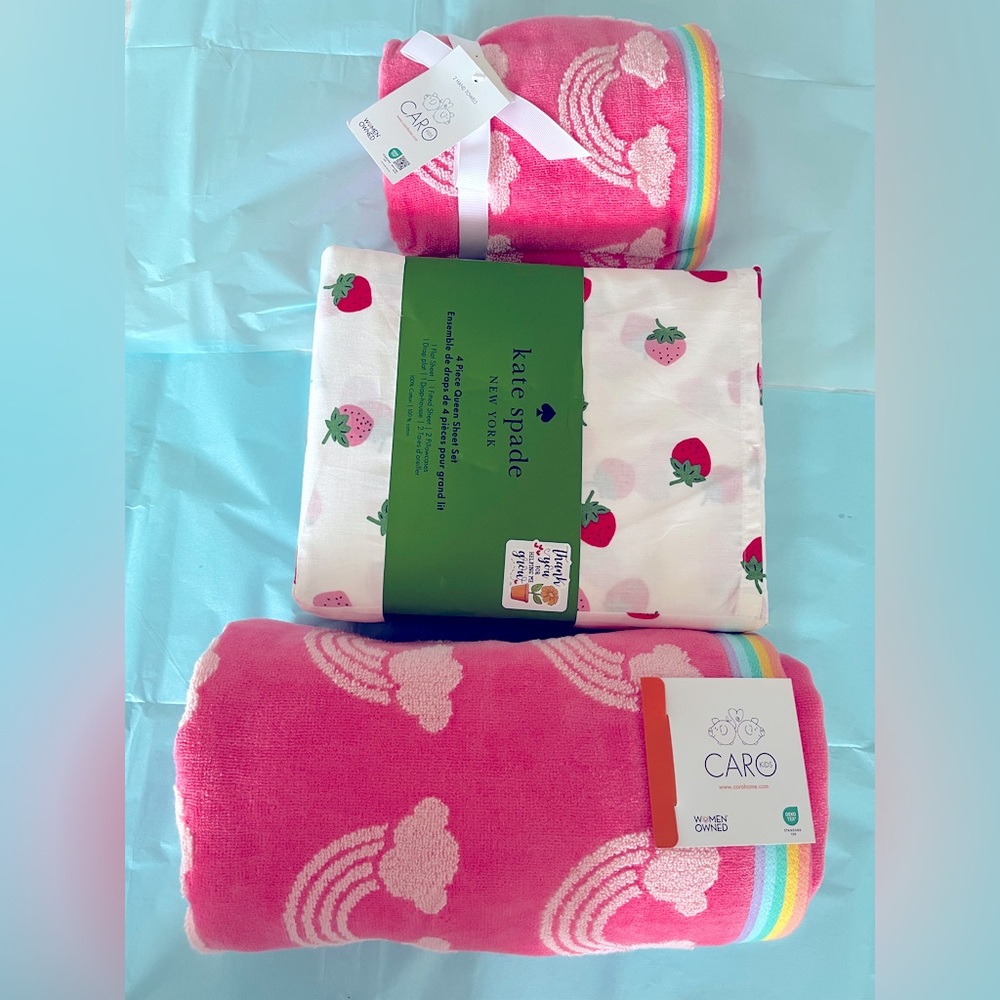 Kate Spade Strawberry Queen Sheet Set and Caro home 2 hand towels & 1Bath towel